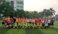 Giao hữu bóng đá giữa đội Thanh niên xung kích và tân sinh viên khoa Cơ khí
