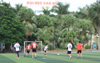 Đội tuyển khoa Cơ khí - Đội tuyển khoa kinh tế ( Vòng bảng giải bóng đá Nam SV chào mừng ngày Nhà giáo Việt Nam 20-11)